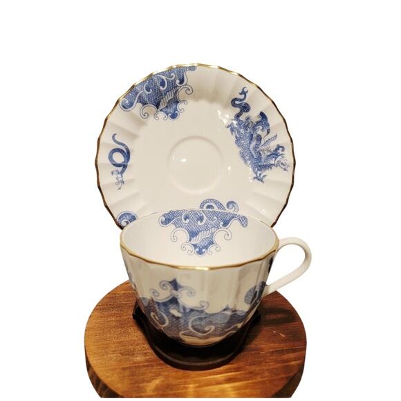 Vintage Royal Worcester Blue‎ Dragon Tea Cup & Saucer Gold Trim with Stand - Picture 2 of 13